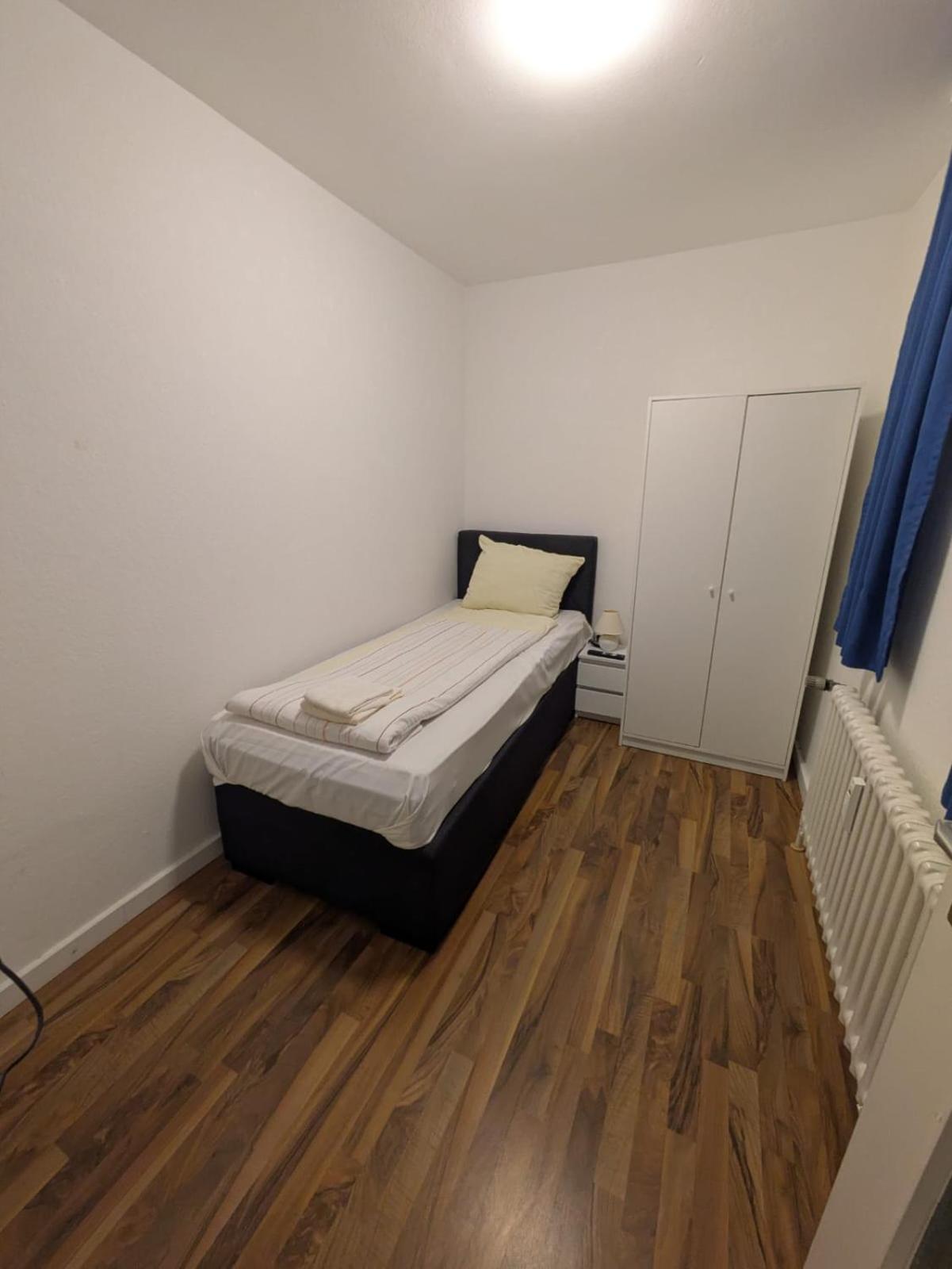 1,5-Zimmer Apartment Mit Balkon Am Hauptbahnhof Neumuenster Exterior photo